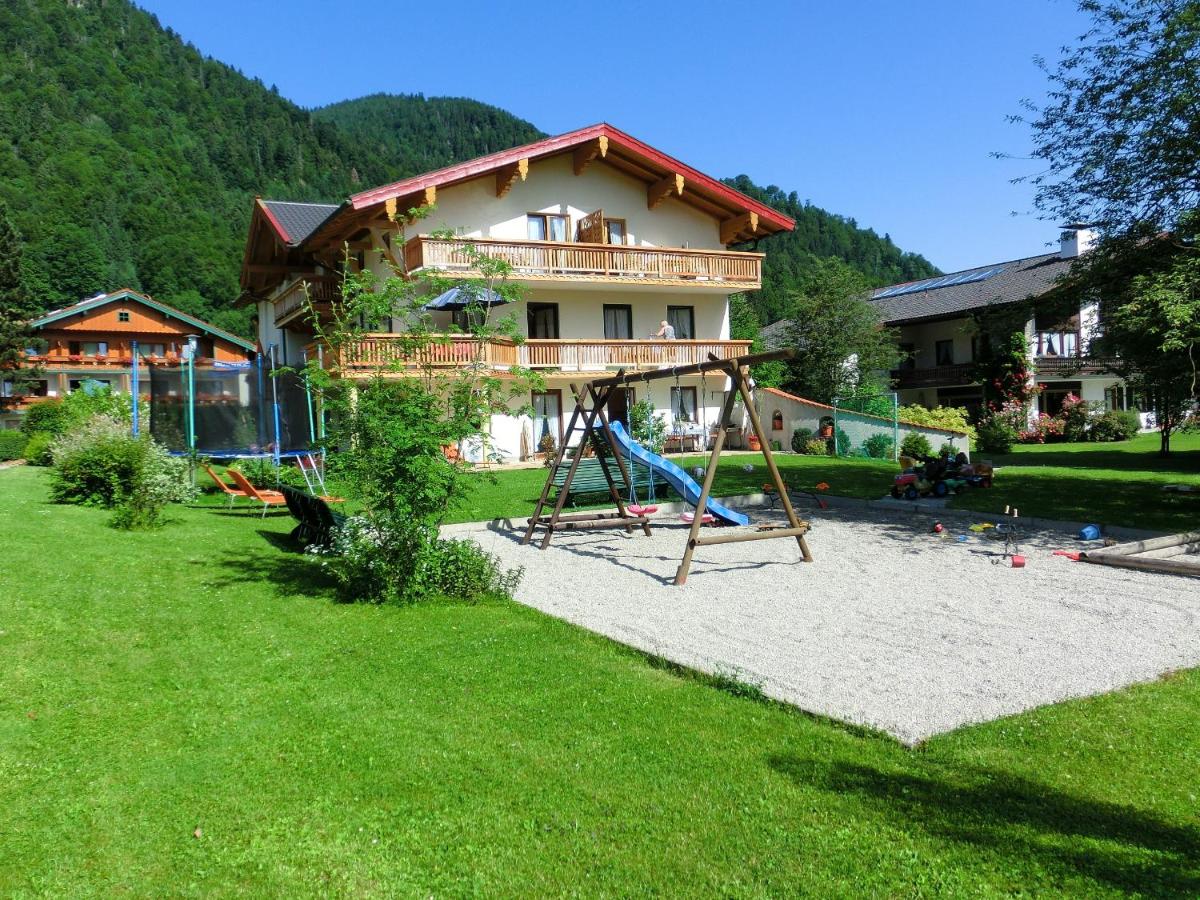 Ferienwohnungen am Westernberg inkl. Chiemgaukarte - B&B