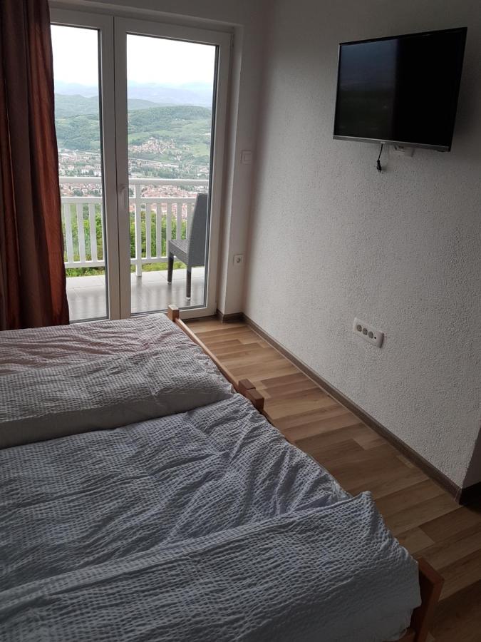 Doppel- oder Zweibettzimmer