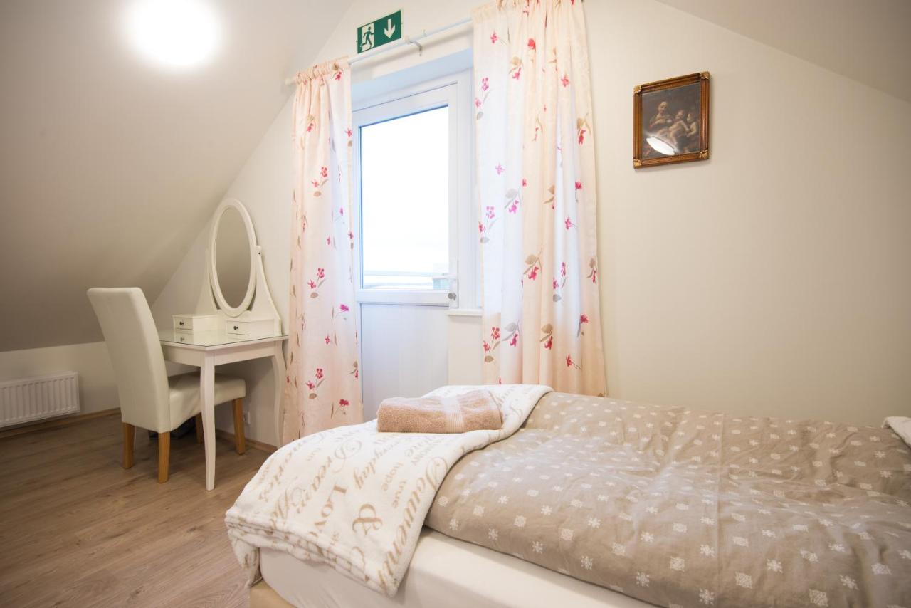 Guesthouse Grund - B&B Grindavík