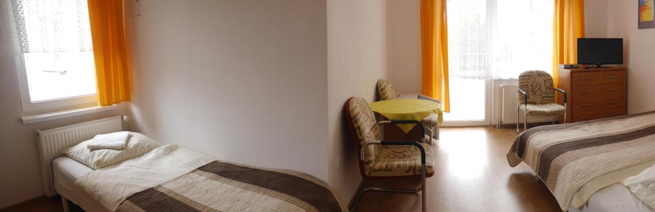 Standard Dreibettzimmer mit Balkon