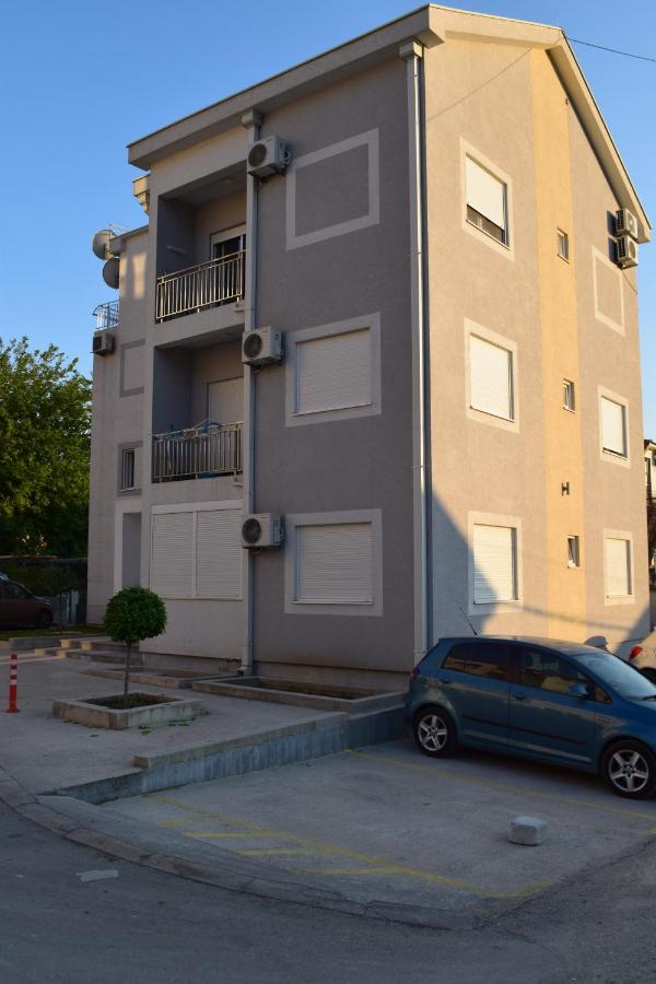 Apartment FINI - Bed and Breakfast Tivat