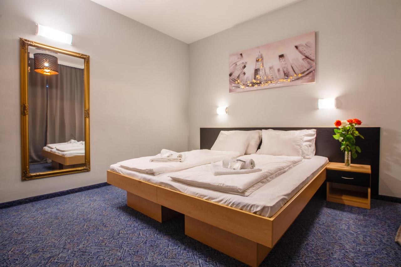 Double or Twin Room with Side Sea View