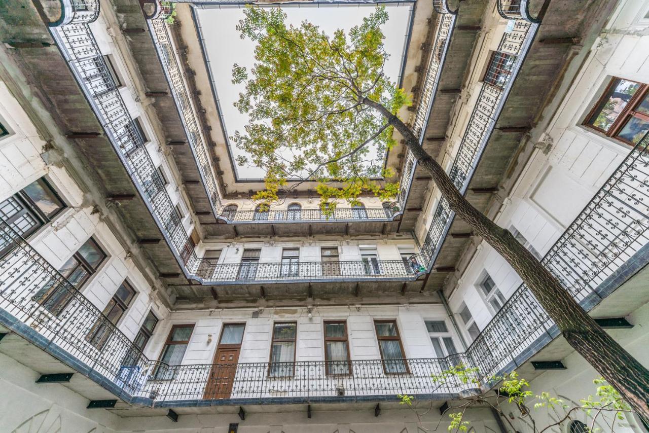 Apartment with Garden View