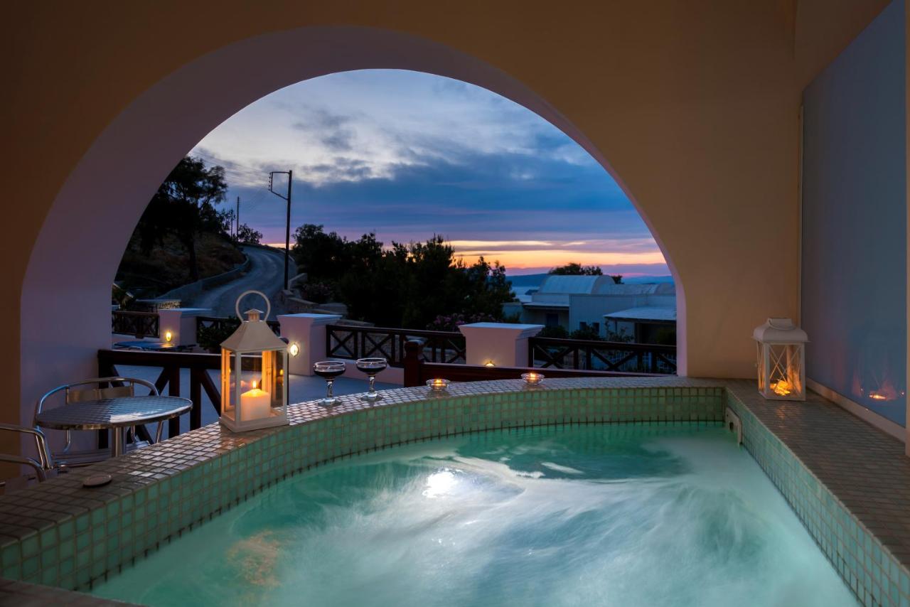 Superior Double with Outdoor Hot Tub and Caldera View
