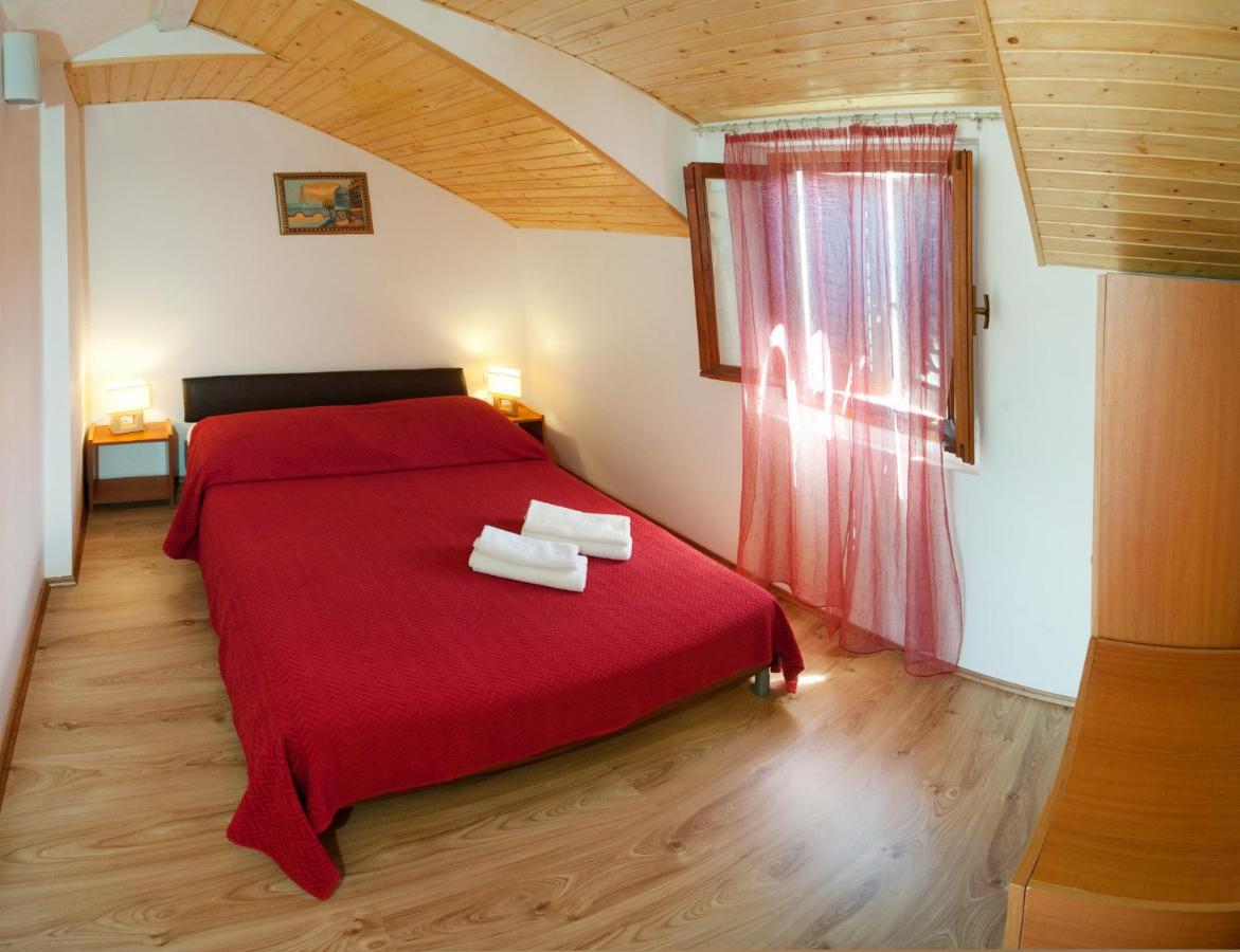 One-Bedroom Apartment with Balcony