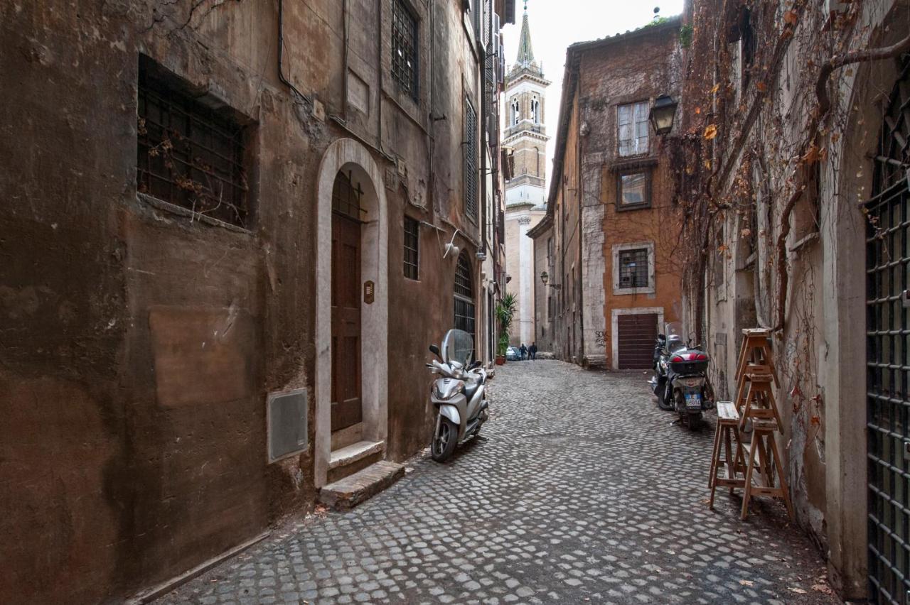 Antique-Modern Flat by Navona Square - B&B Roma