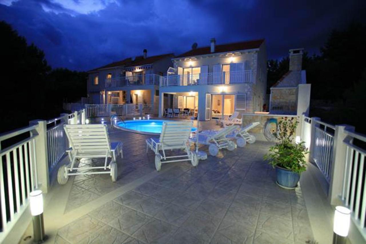 Elegant Villa in Brač with Private Pool - B&B Sumartin