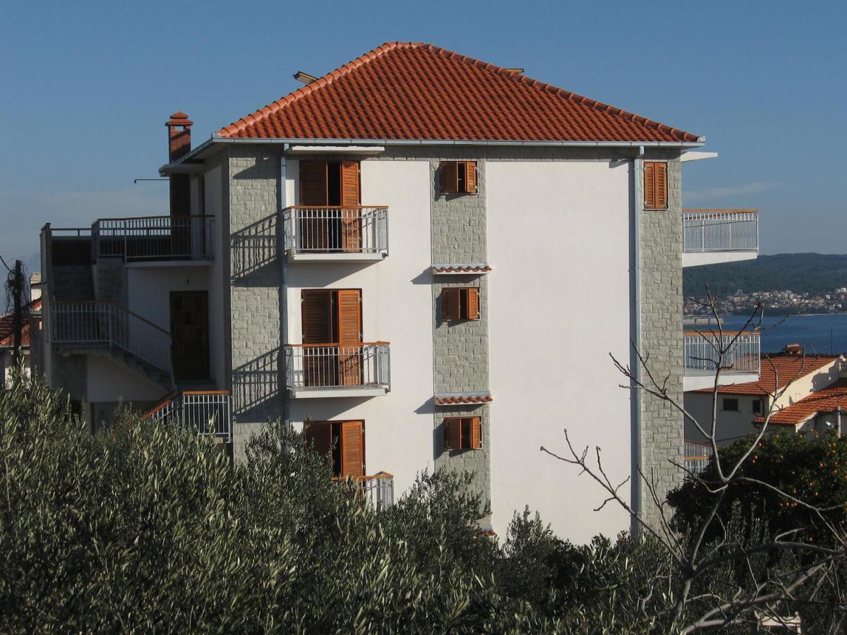 Apartment mit Balkon
