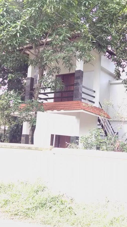 ABRU'S Holidays International Travelers - Chambres d’hôtes Alleppey