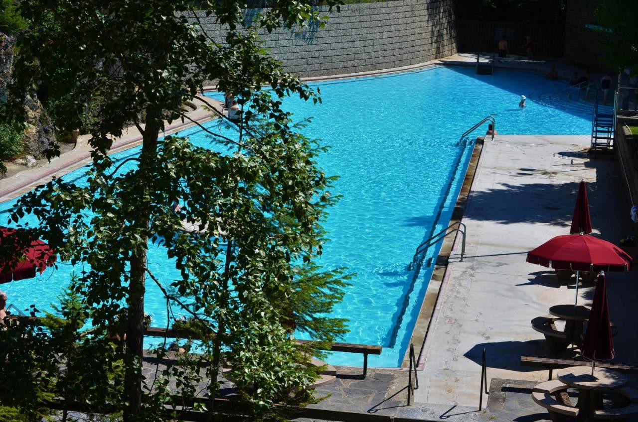 Mountain View Radium Condo - Copper Horn Village - Bed and Breakfast Radium Hot Springs