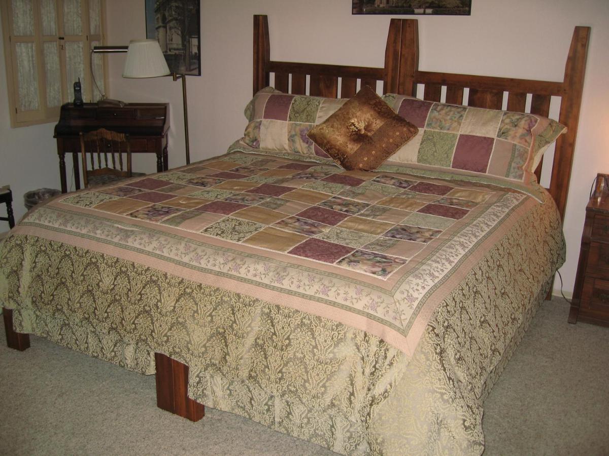 Zimmer mit Kingsize-Bett