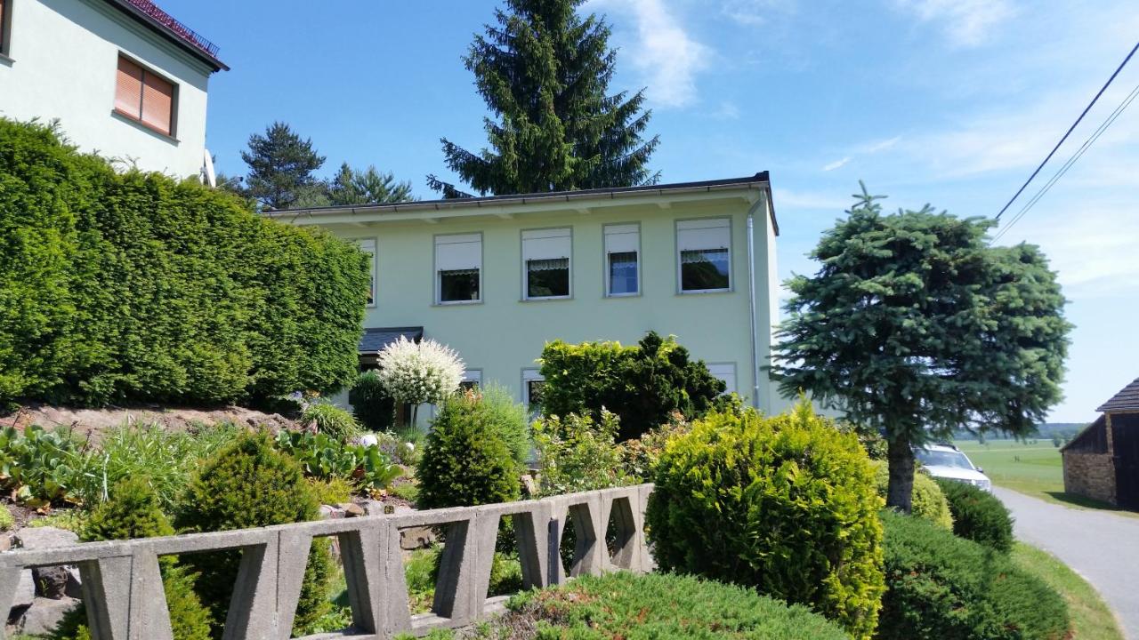 Ferienwohnung "Am Weinberg" - Bed and Breakfast