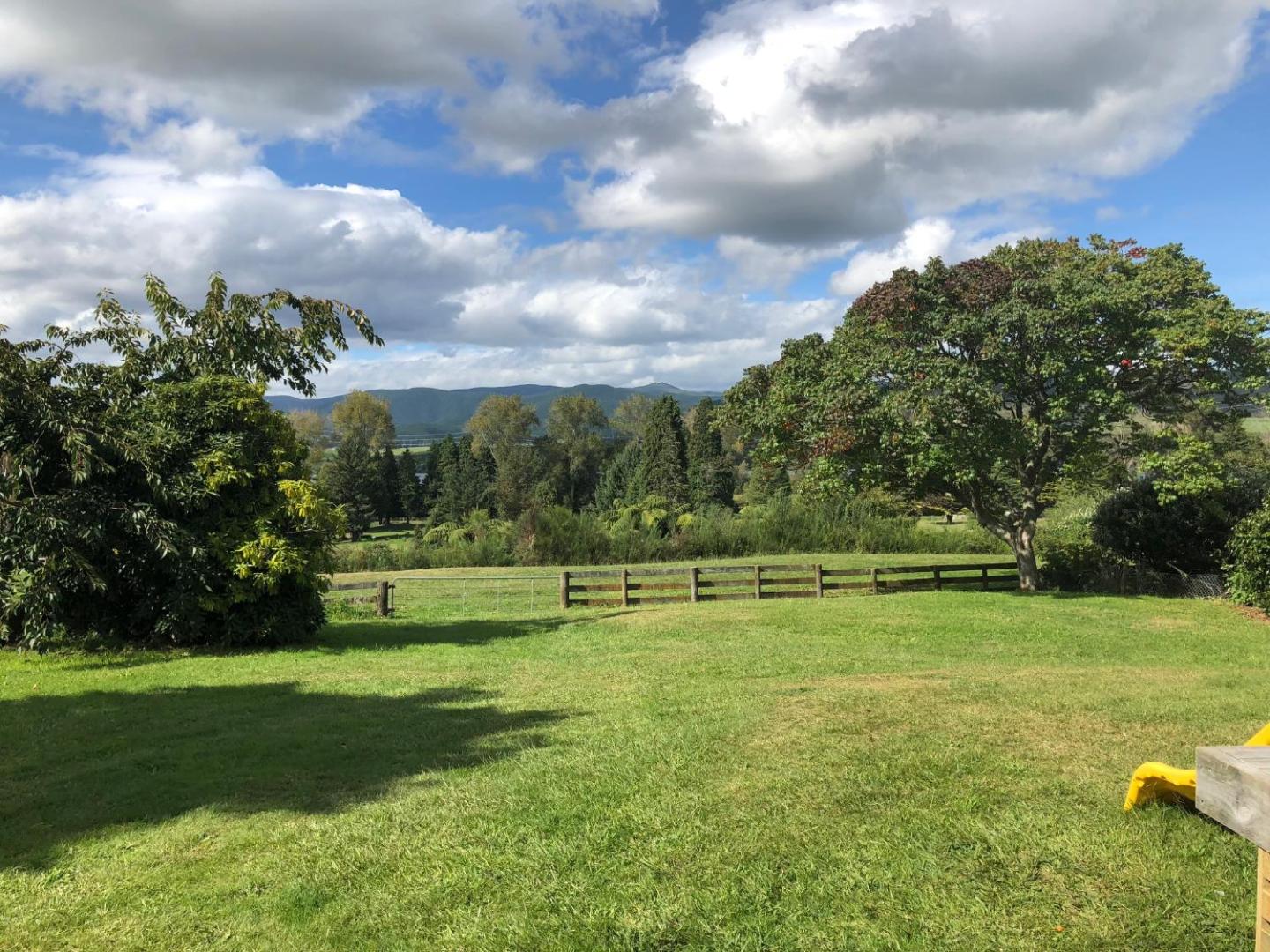 Lake Holiday Home - Spa & Views 2