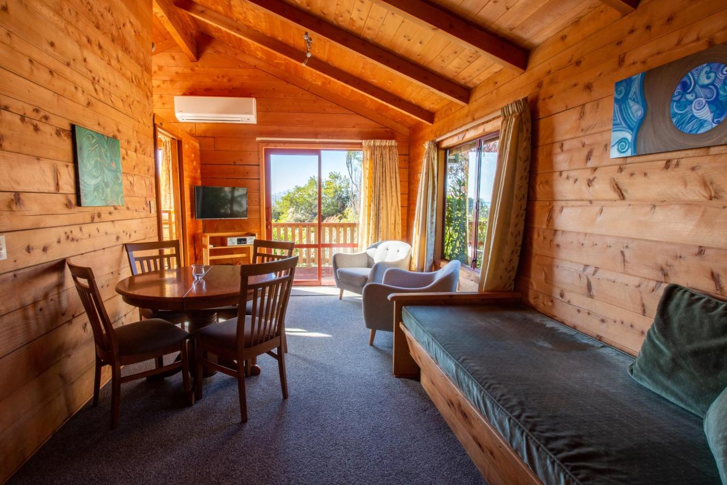 Abel Tasman Ocean View Chalet 2