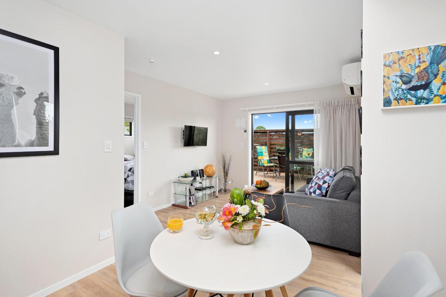 Luxury Stay - Parrot Nest - Brand New 5