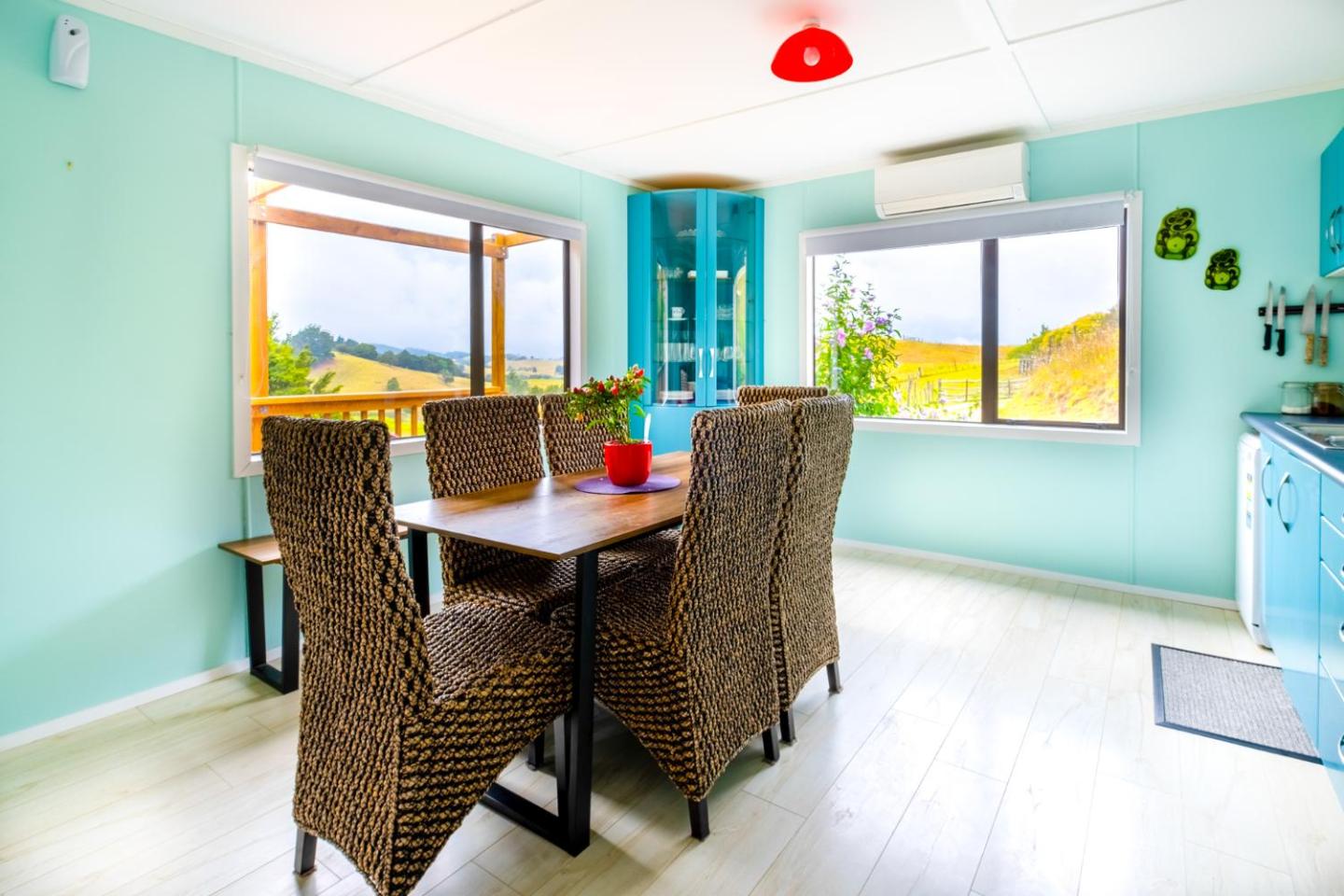 A Kiwi Call Cottage With Outdoor Spa Bath 4