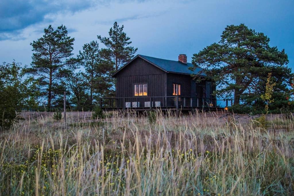 H A R R B Å D A - Kaksi Mökkiä Merenrannalla 3