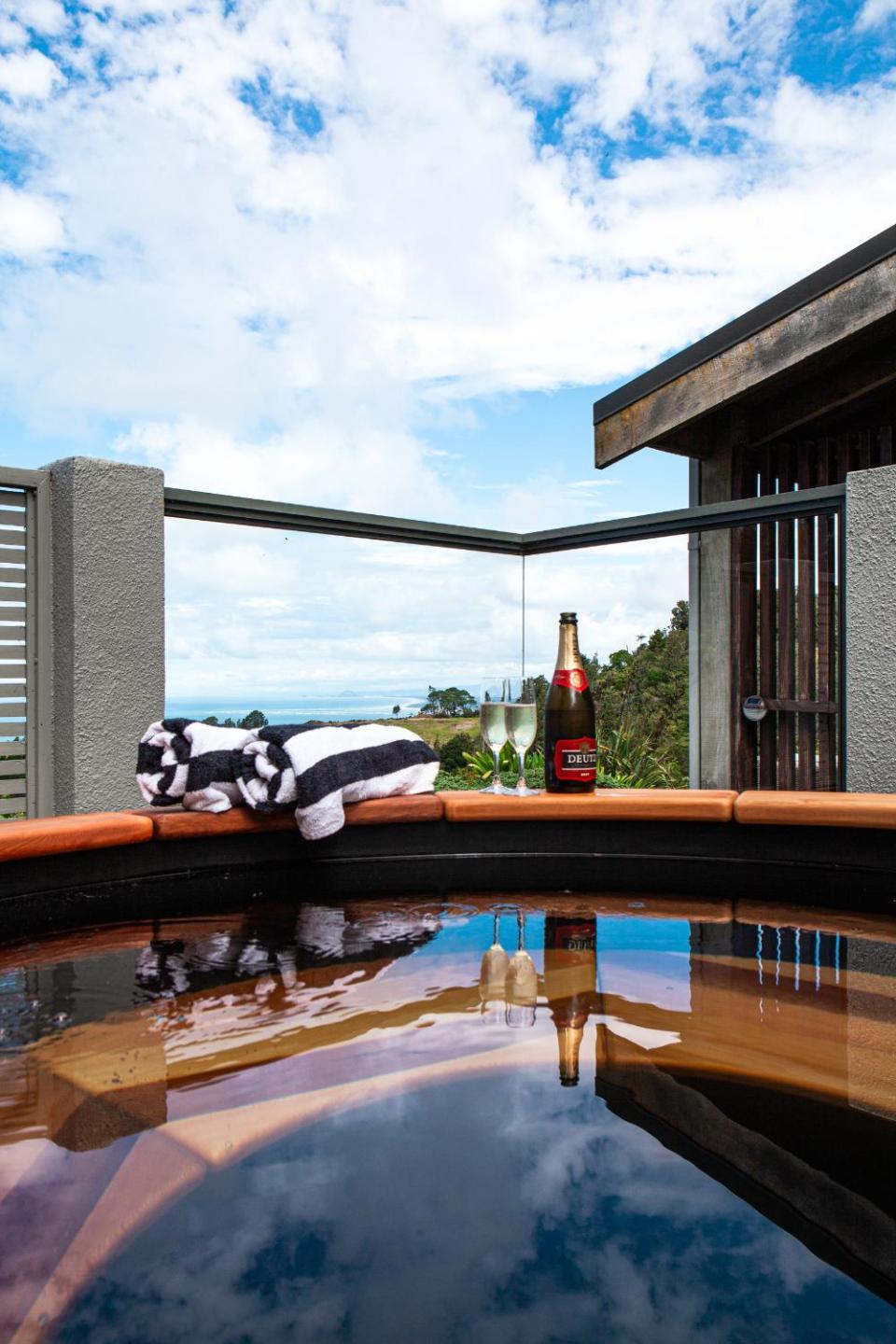 Orokawa Bay Retreat: Luxury Coastal Views Waihi 4