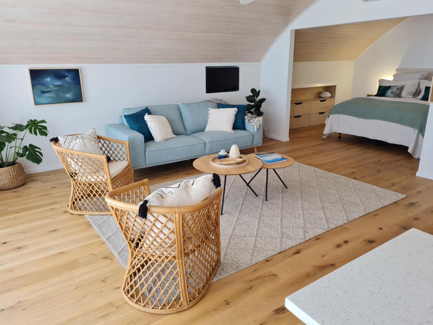The Boatshed, Luxury Waterfront Accommodation 5