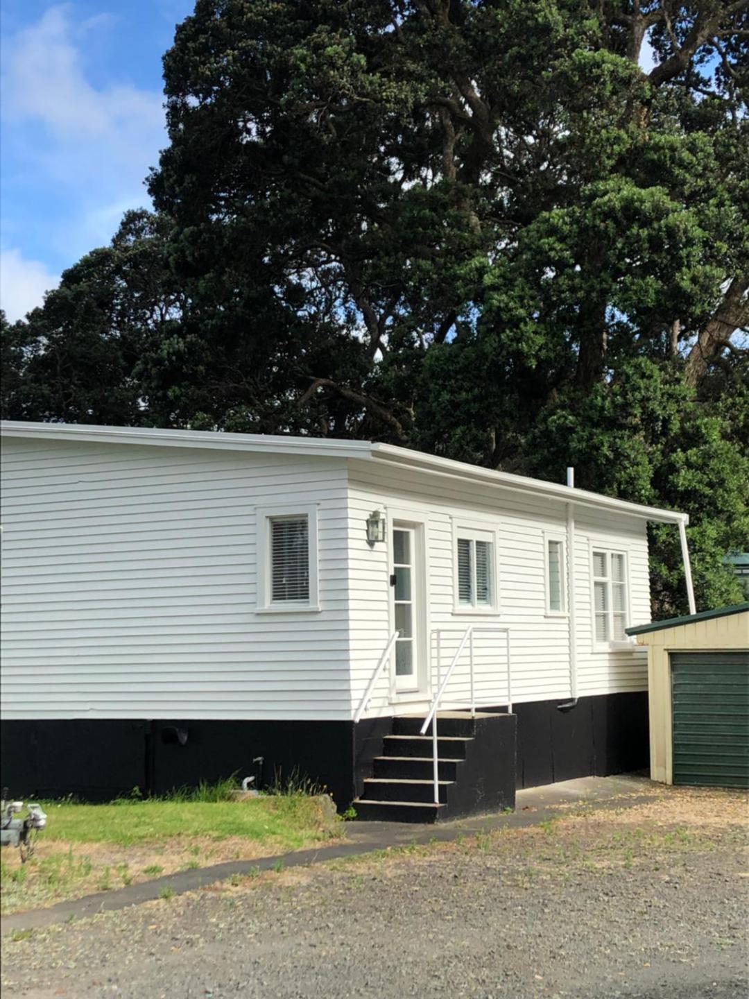 Freshly Renovated Apartment Near Muriwai Beach 3