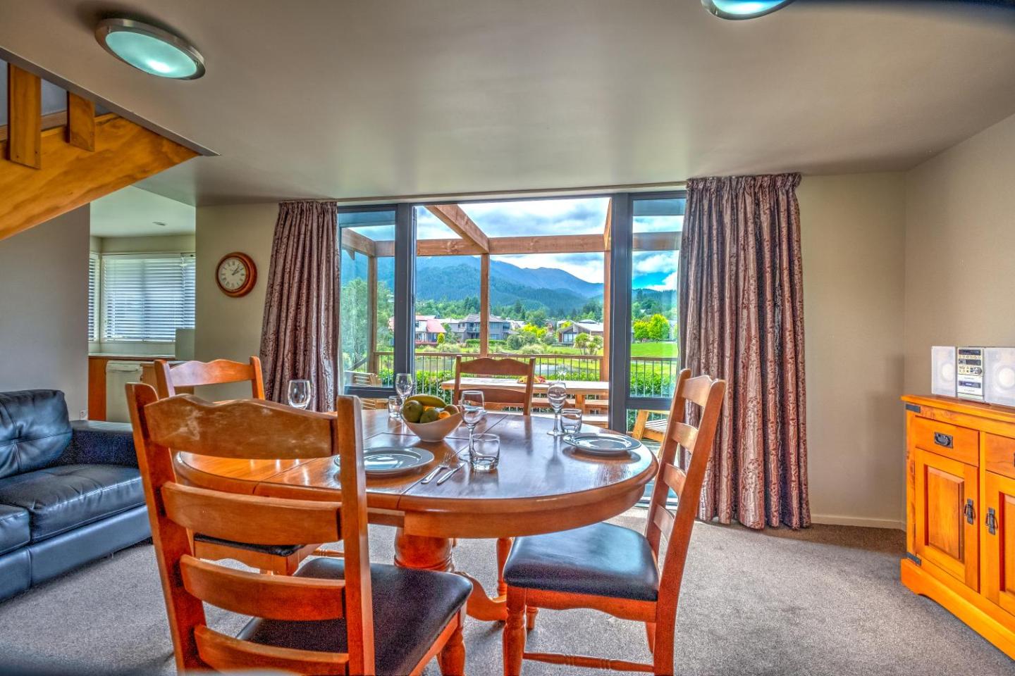 ***Location, Location, Location!*** Lake Villa 459 3