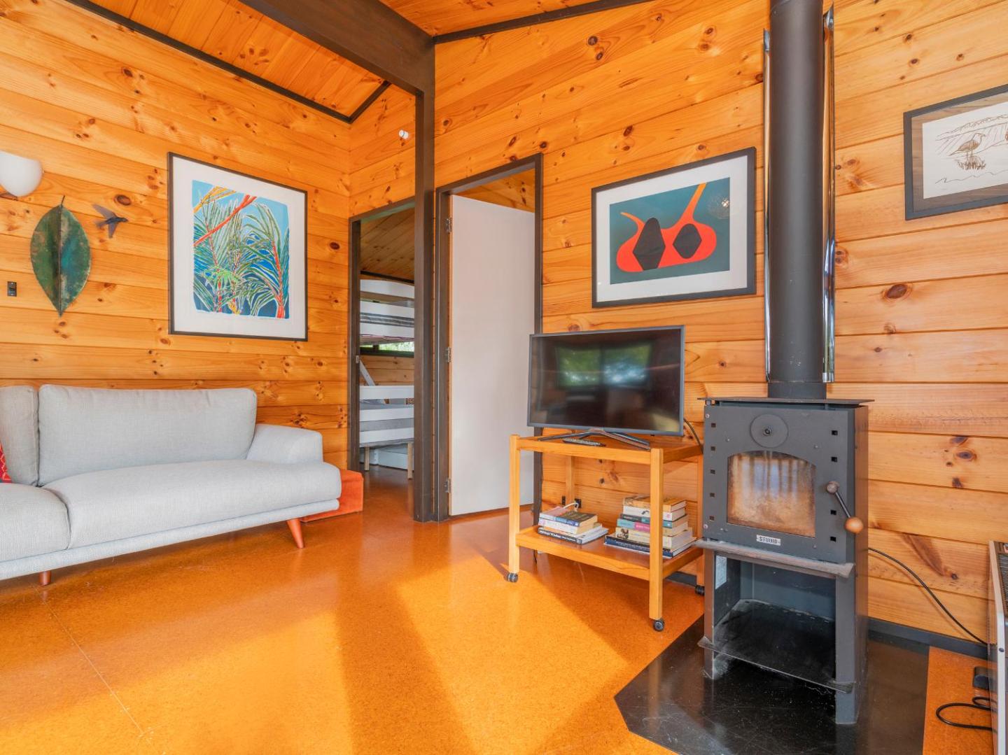 Beach Lovers Bach - Hahei Holiday Home 4