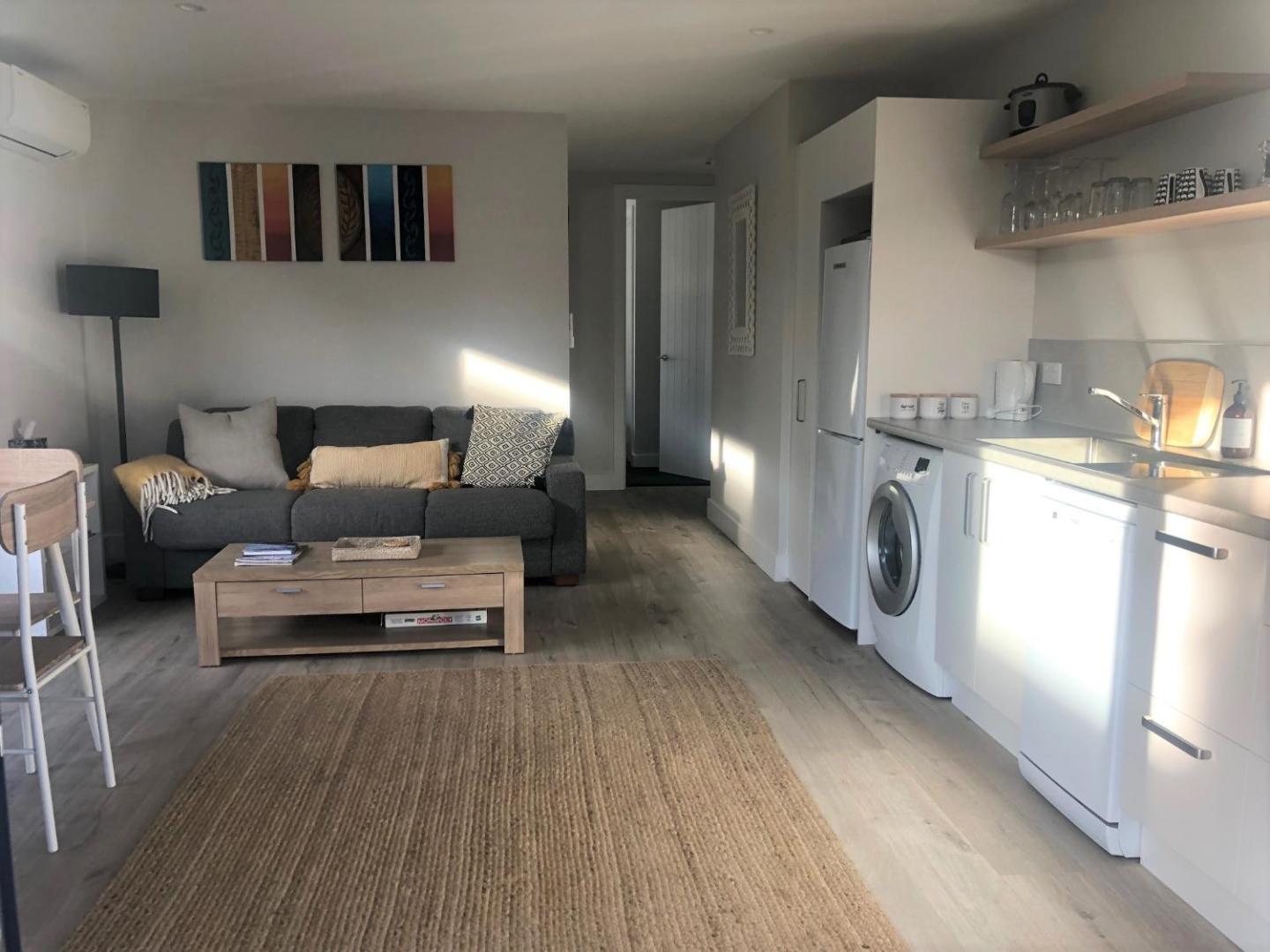 Modern, Sunny, Central 4