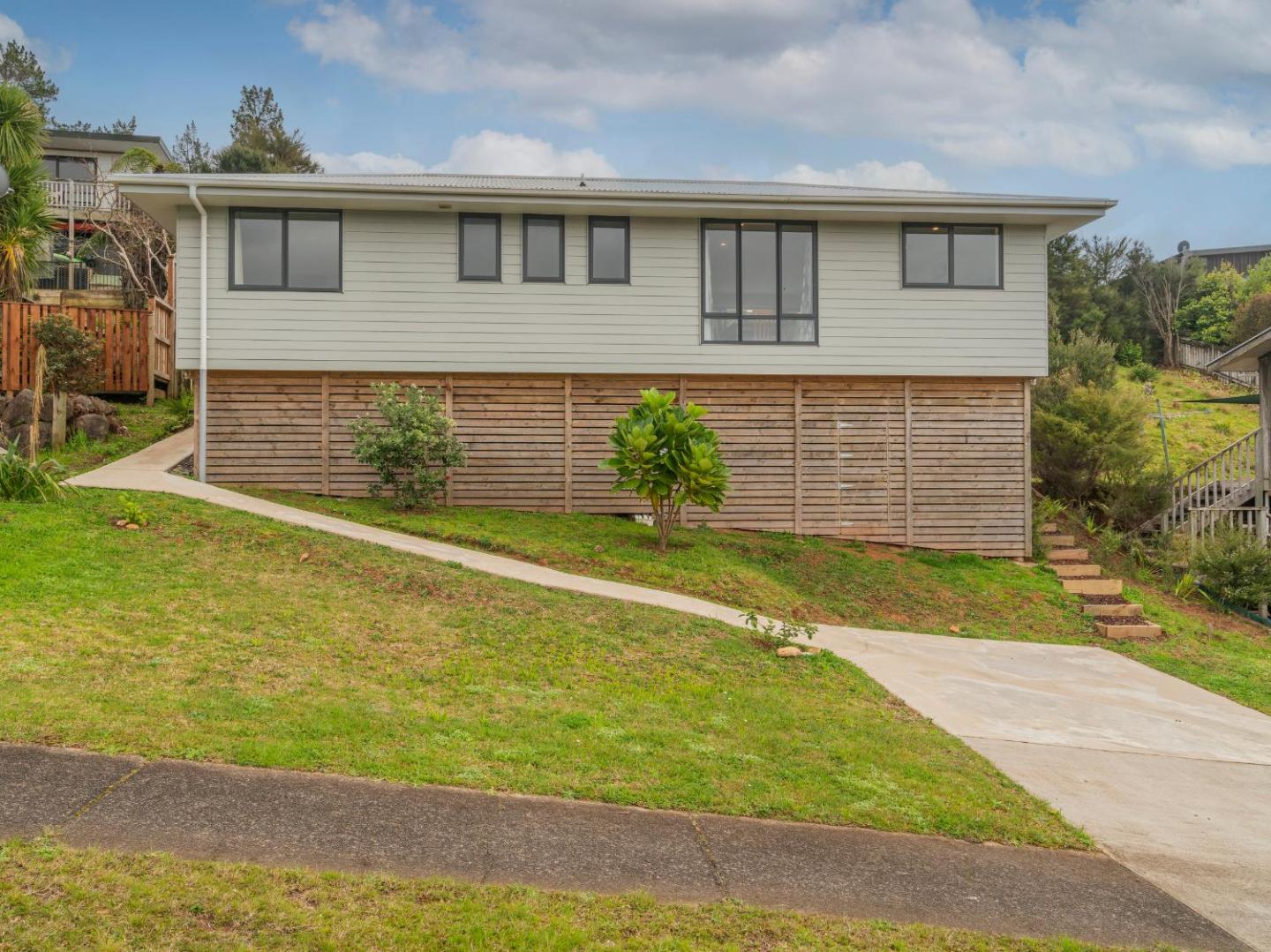 Manuka Lodge - Tairua Holiday Home 1