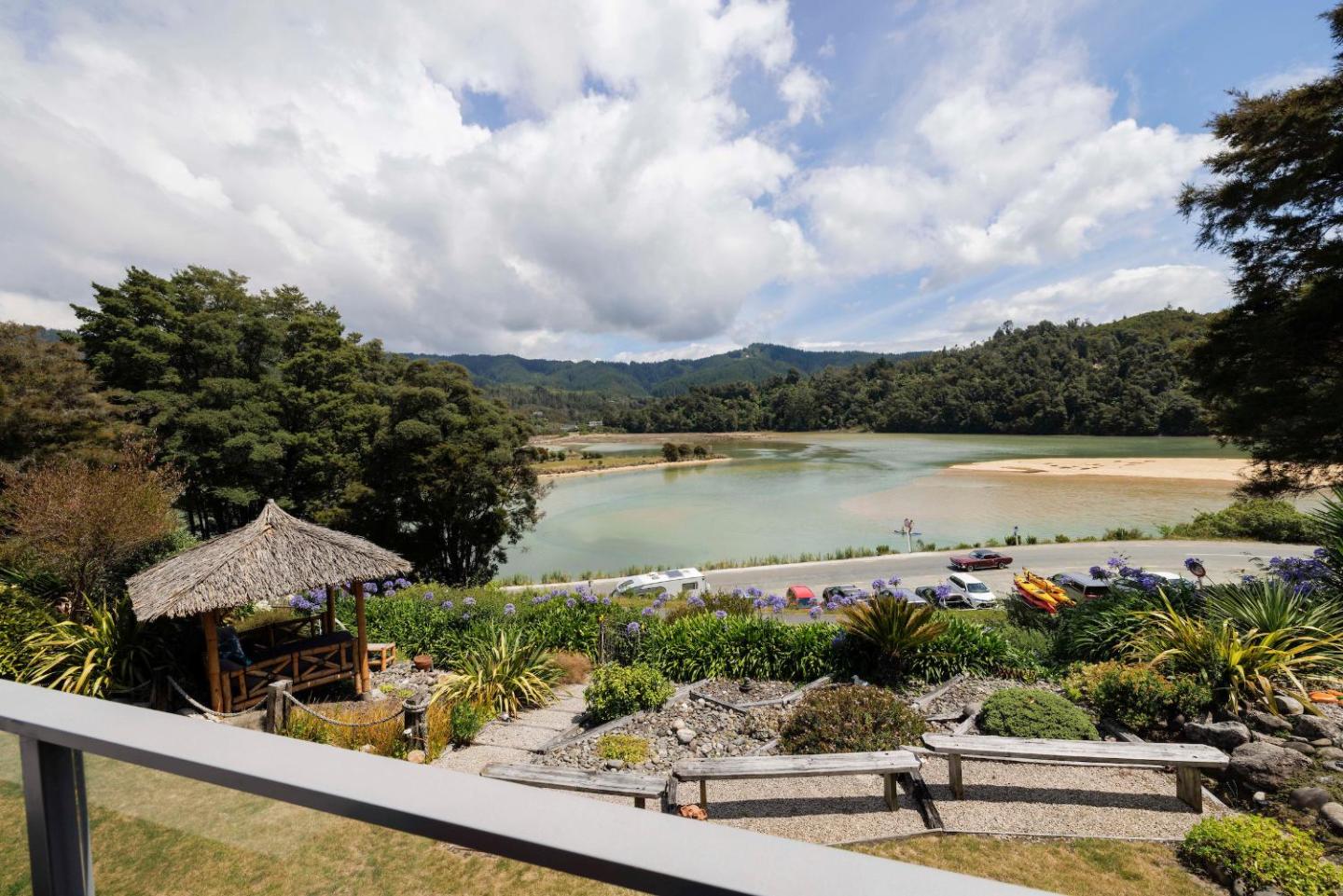 Kaiteriteri Beach House – 2br With Stunning Views 2
