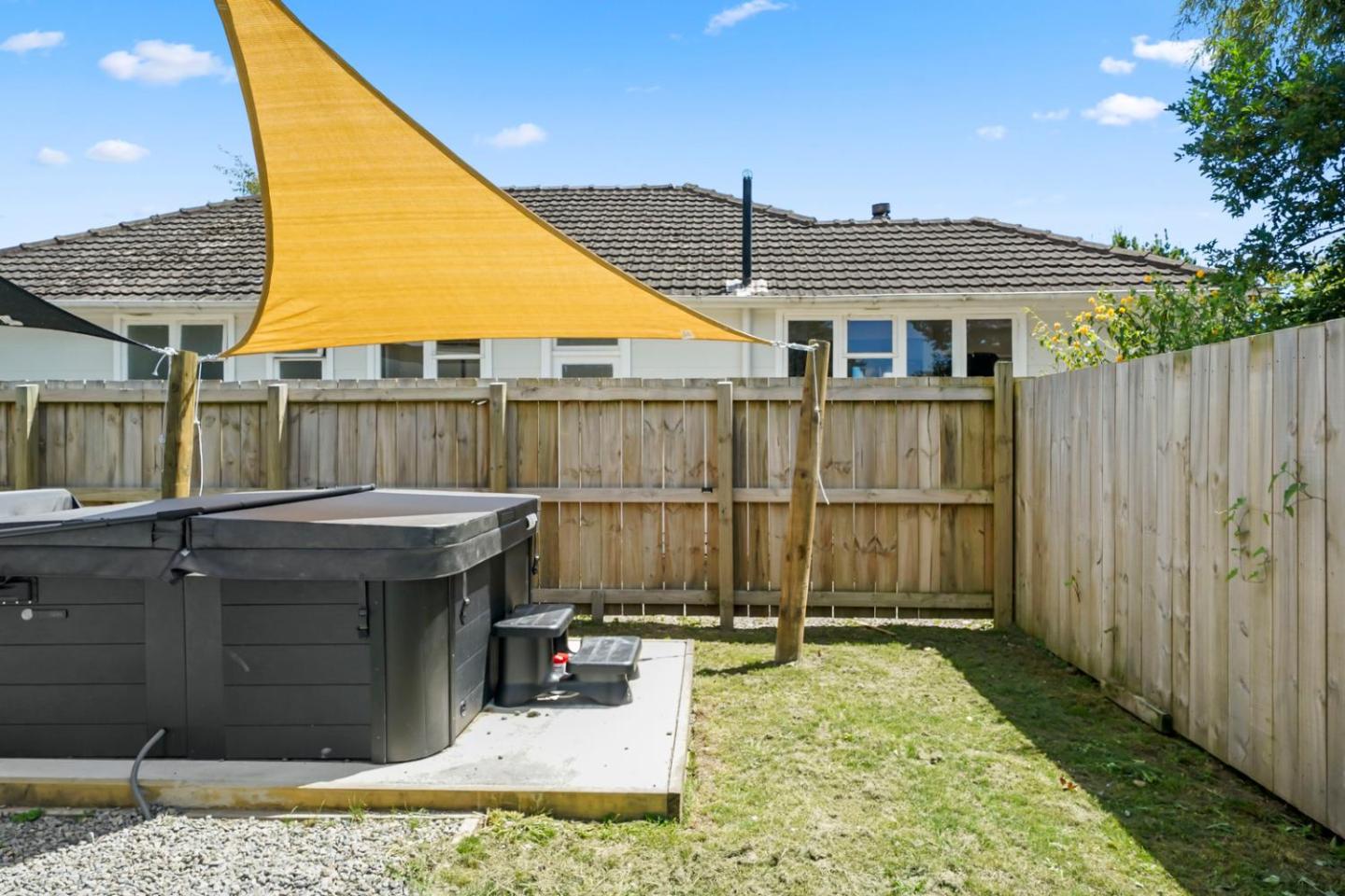 Contemporary Comfort - Masterton Holiday Home 2