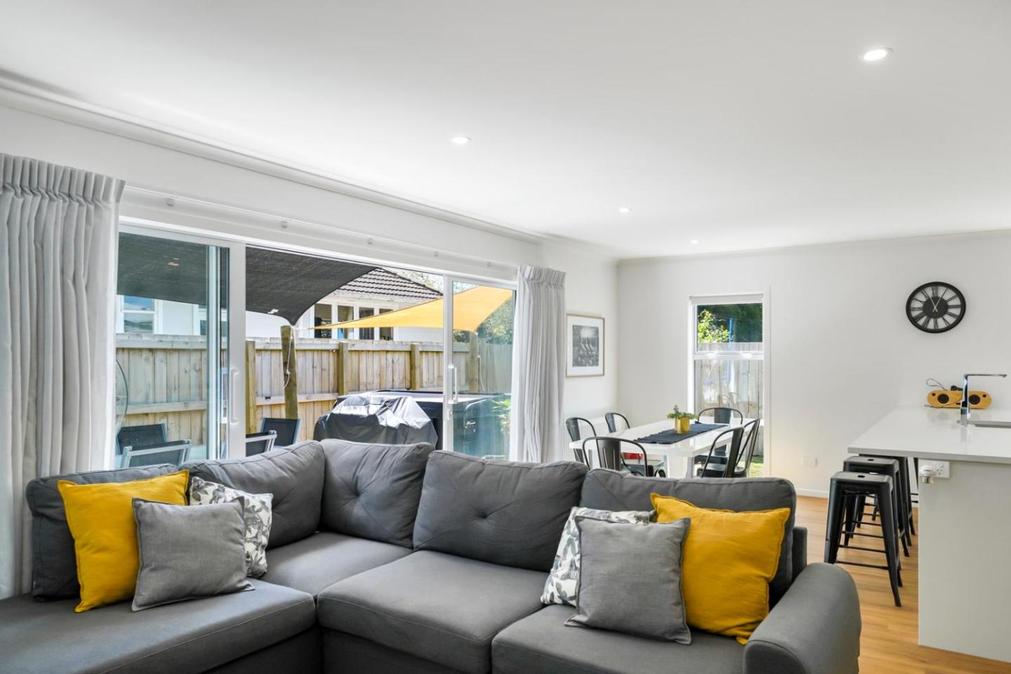 Contemporary Comfort - Masterton Holiday Home 5