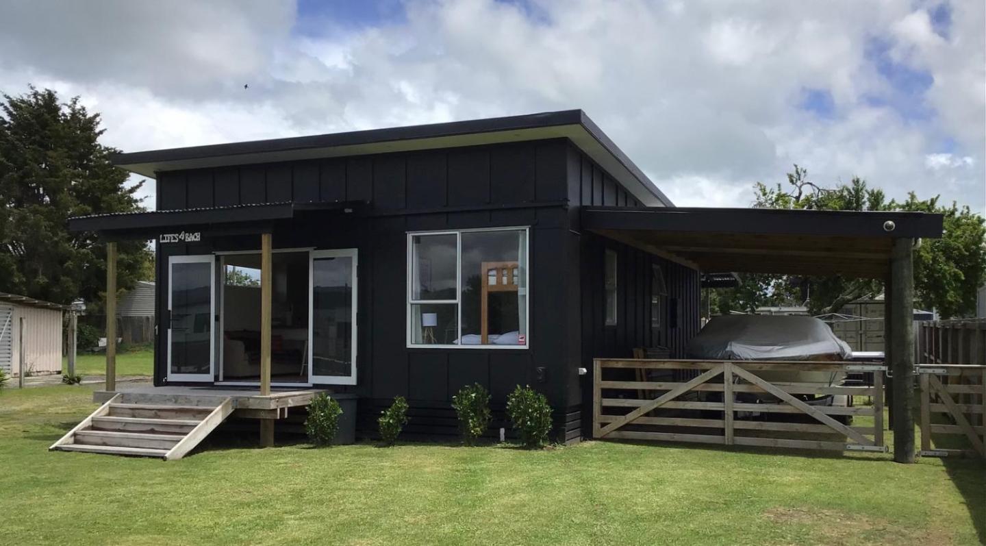 Black Beauty - Spacious Family Retreat For 12 With Spa 1