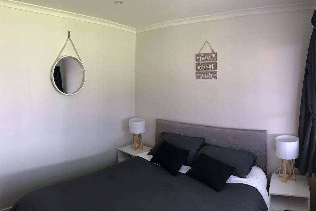 Black Beauty - Spacious Family Retreat For 12 With Spa 5