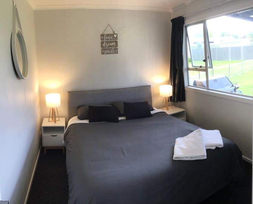 Black Beauty - Spacious Family Retreat For 12 With Spa 4
