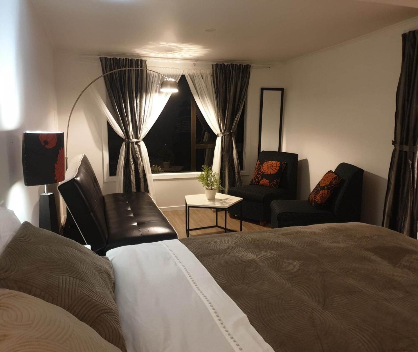 Entire 3 Bedroom House, Super King Bed Ensuite 2