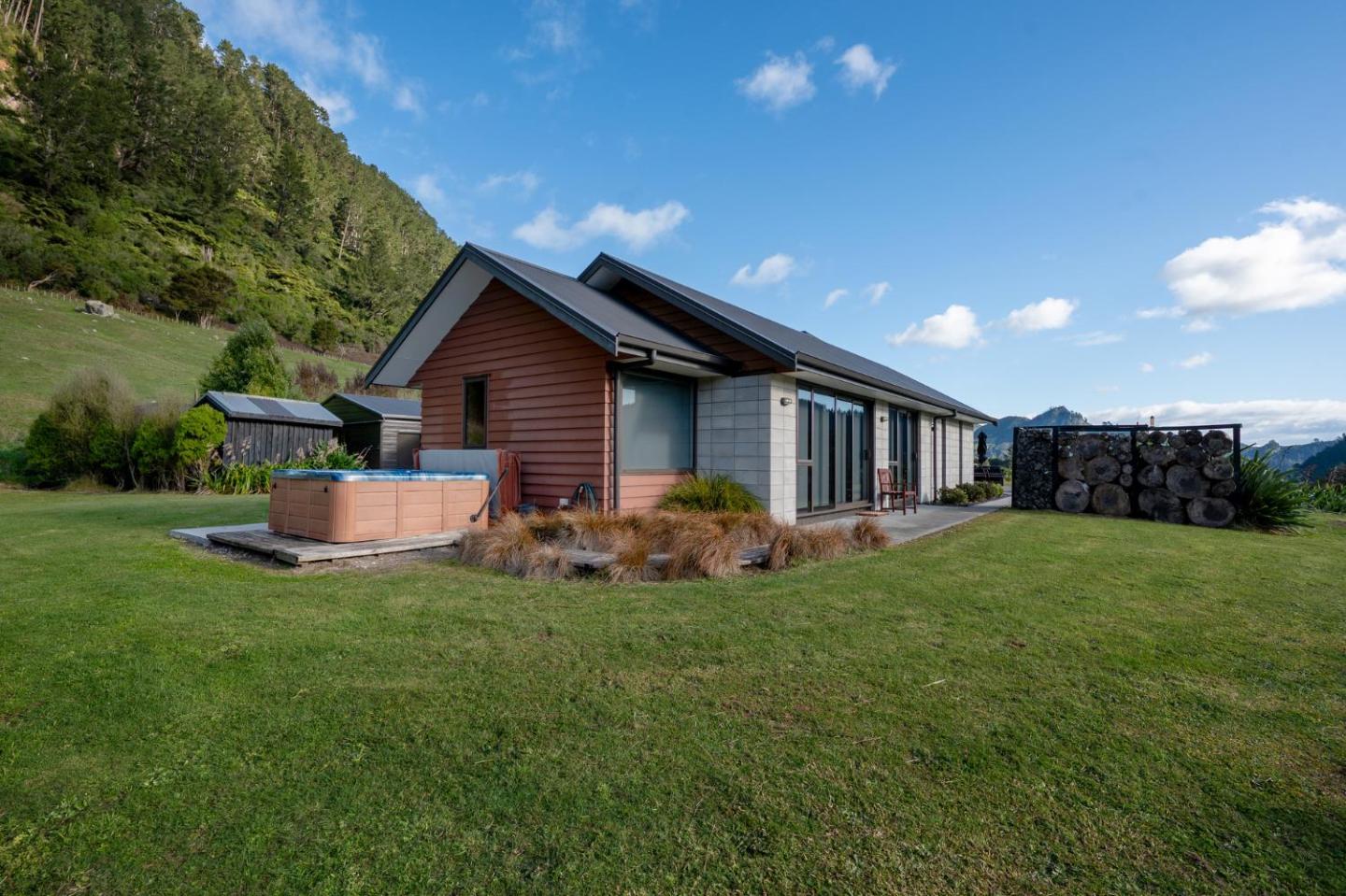 Lakehouse Retreat - Whakamaru Holiday Home 2