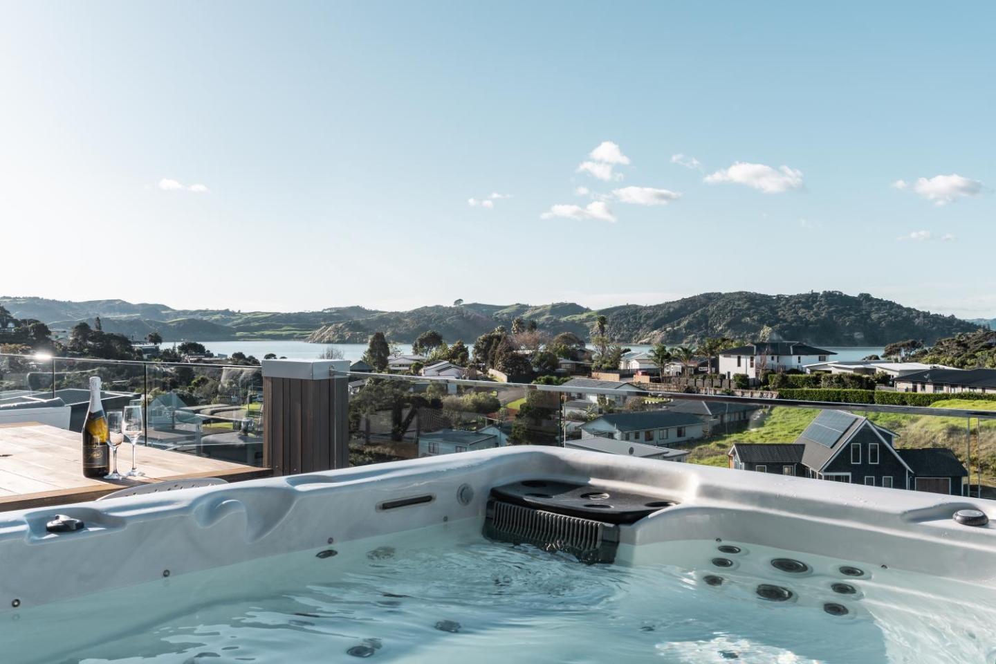 Hillside Haven House And Unit Spa Pool 4