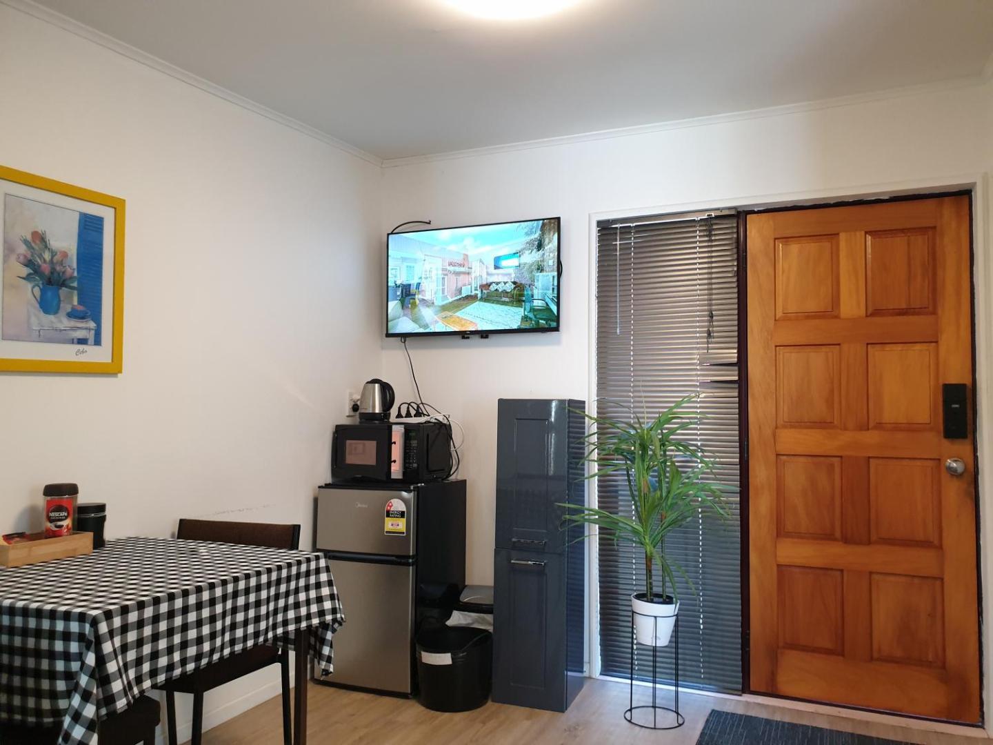 Entire 3 Bedroom House, Super King Bed Ensuite 3