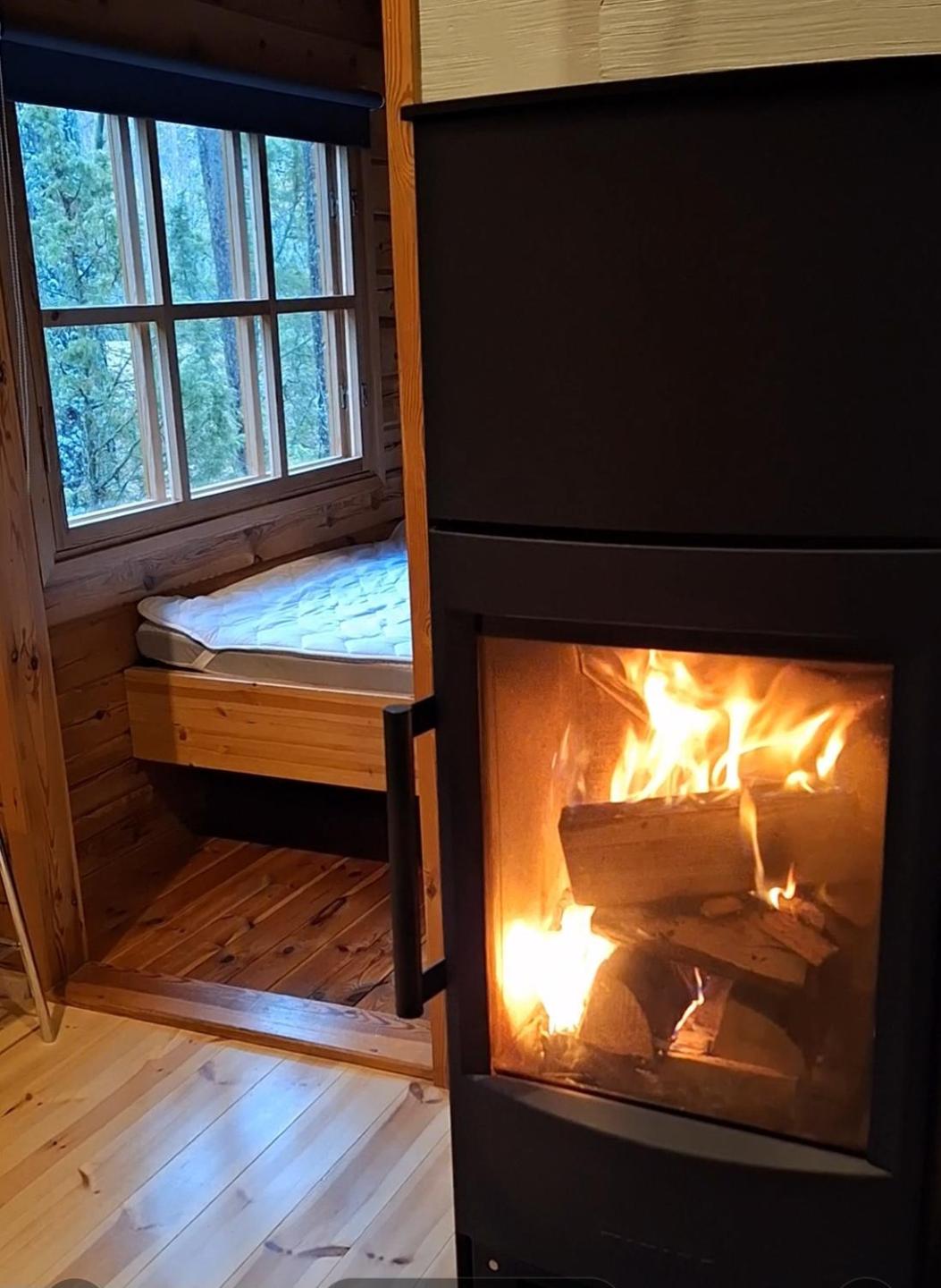 Pinetree Cottages Log Cabin 3