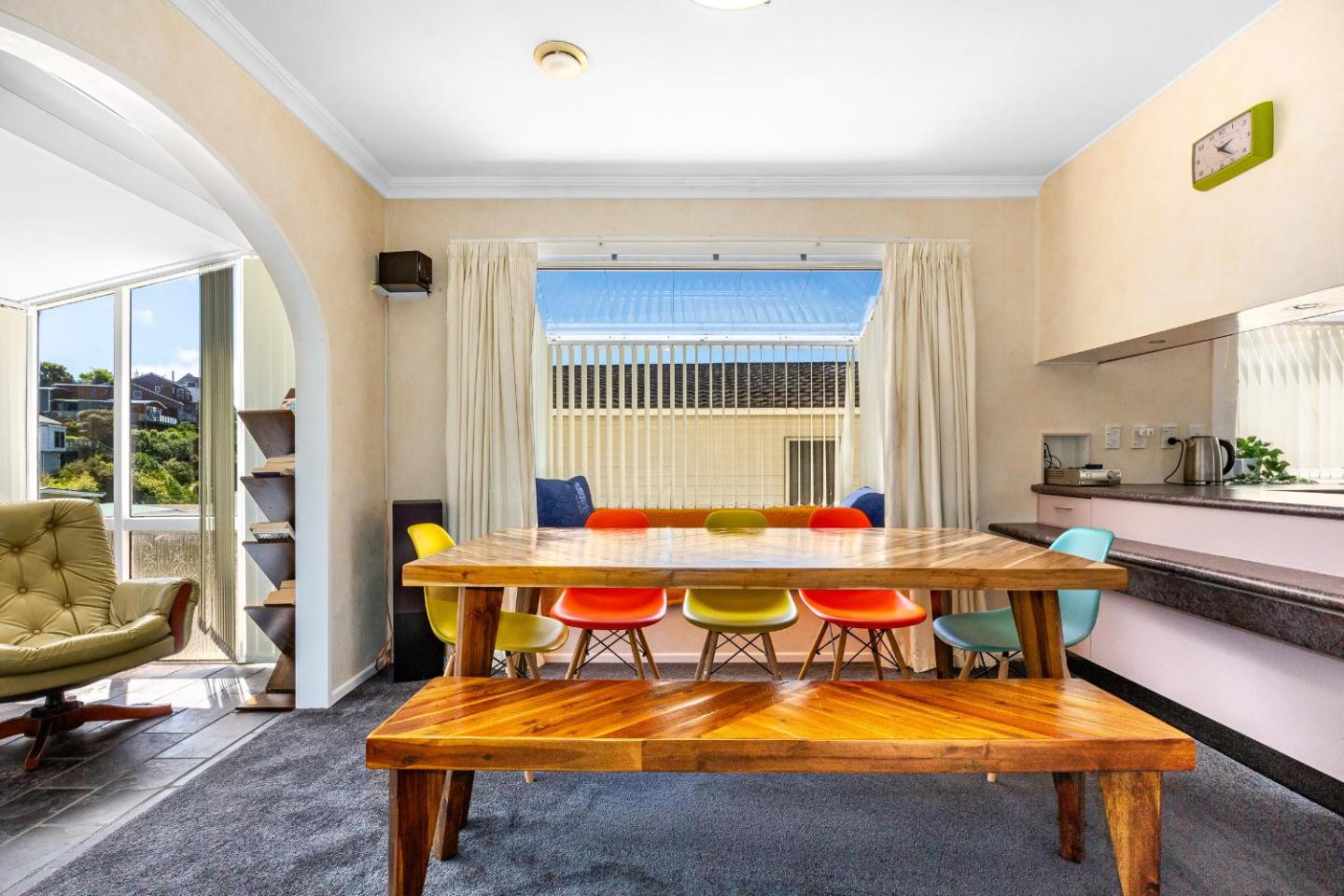 Retro 4 Bedroom Home, Warm And Welcoming, Quiet Location 3