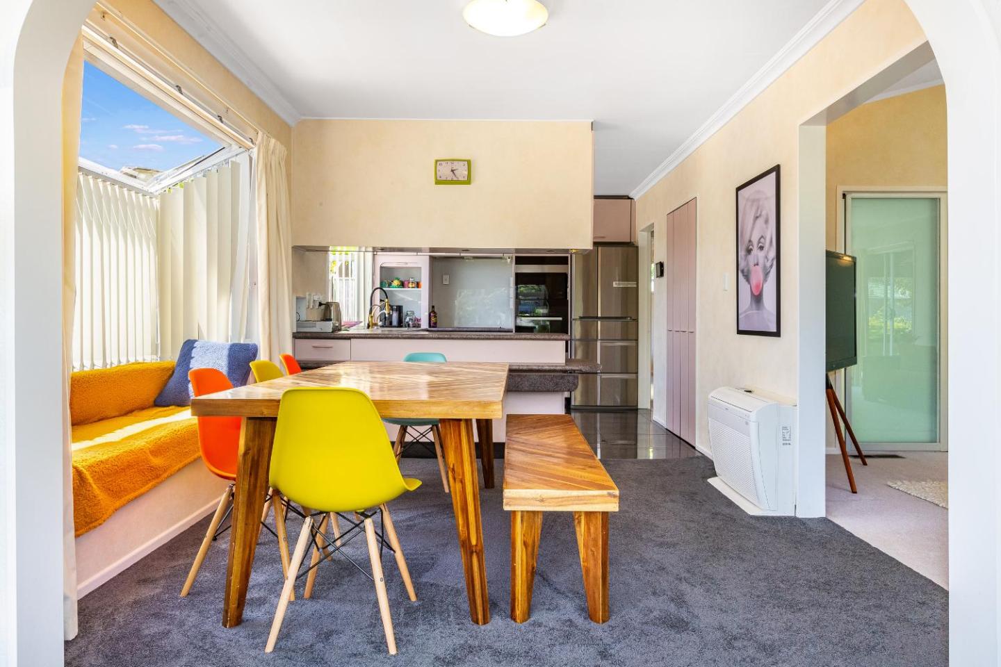 Retro 4 Bedroom Home, Warm And Welcoming, Quiet Location 4