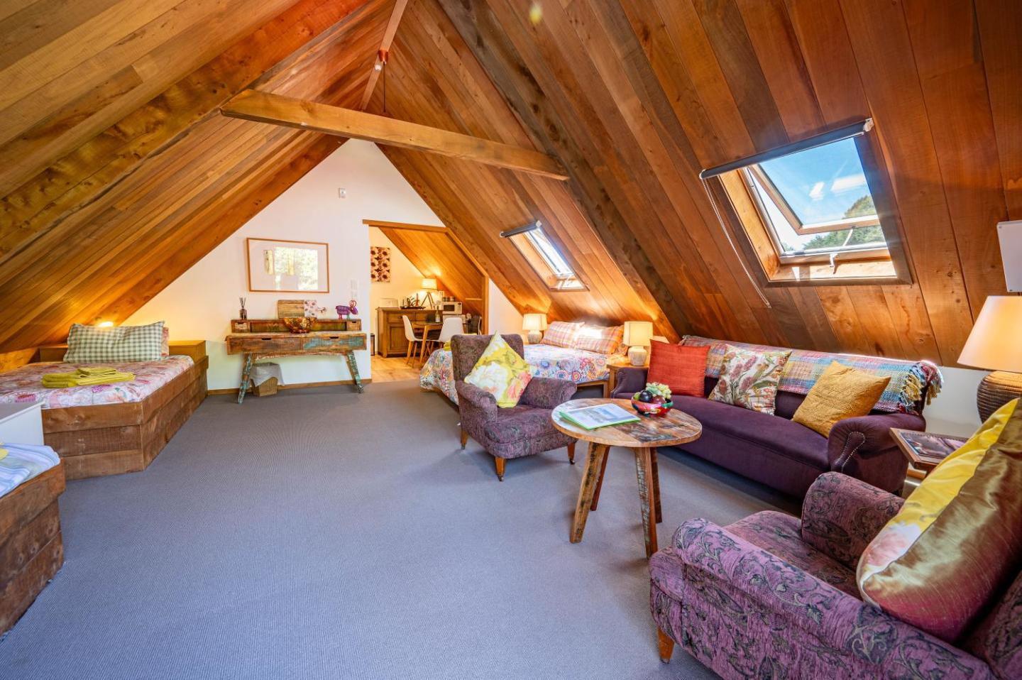 French Peak Loft - French Farm Holiday Home 4
