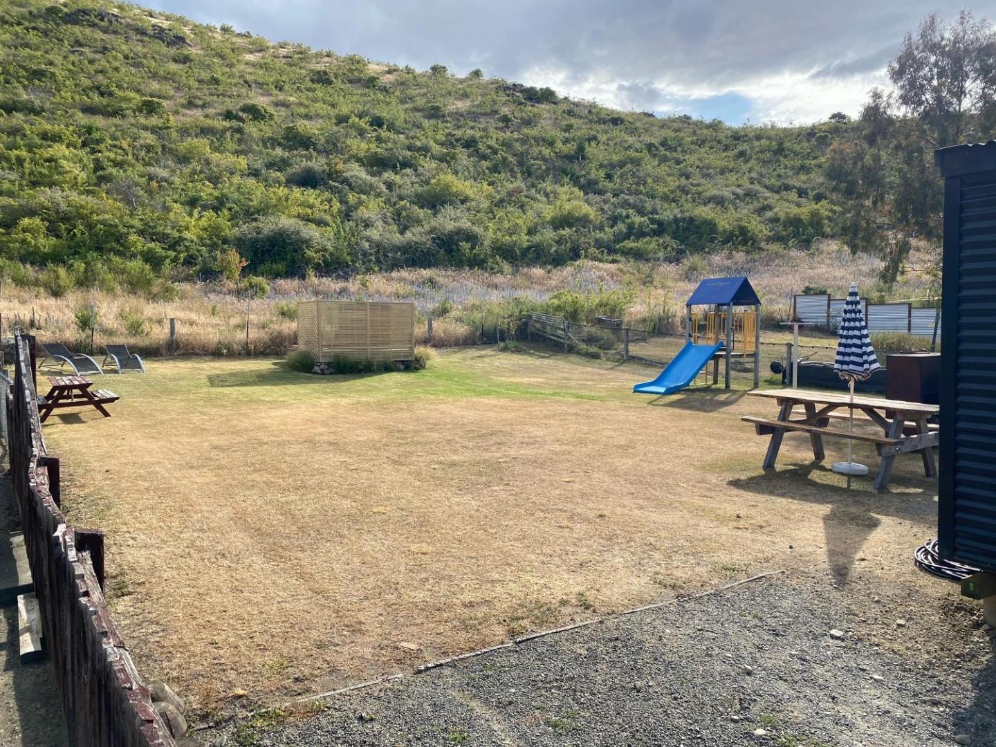 Cosy 1960's Kiwi Holiday House 5