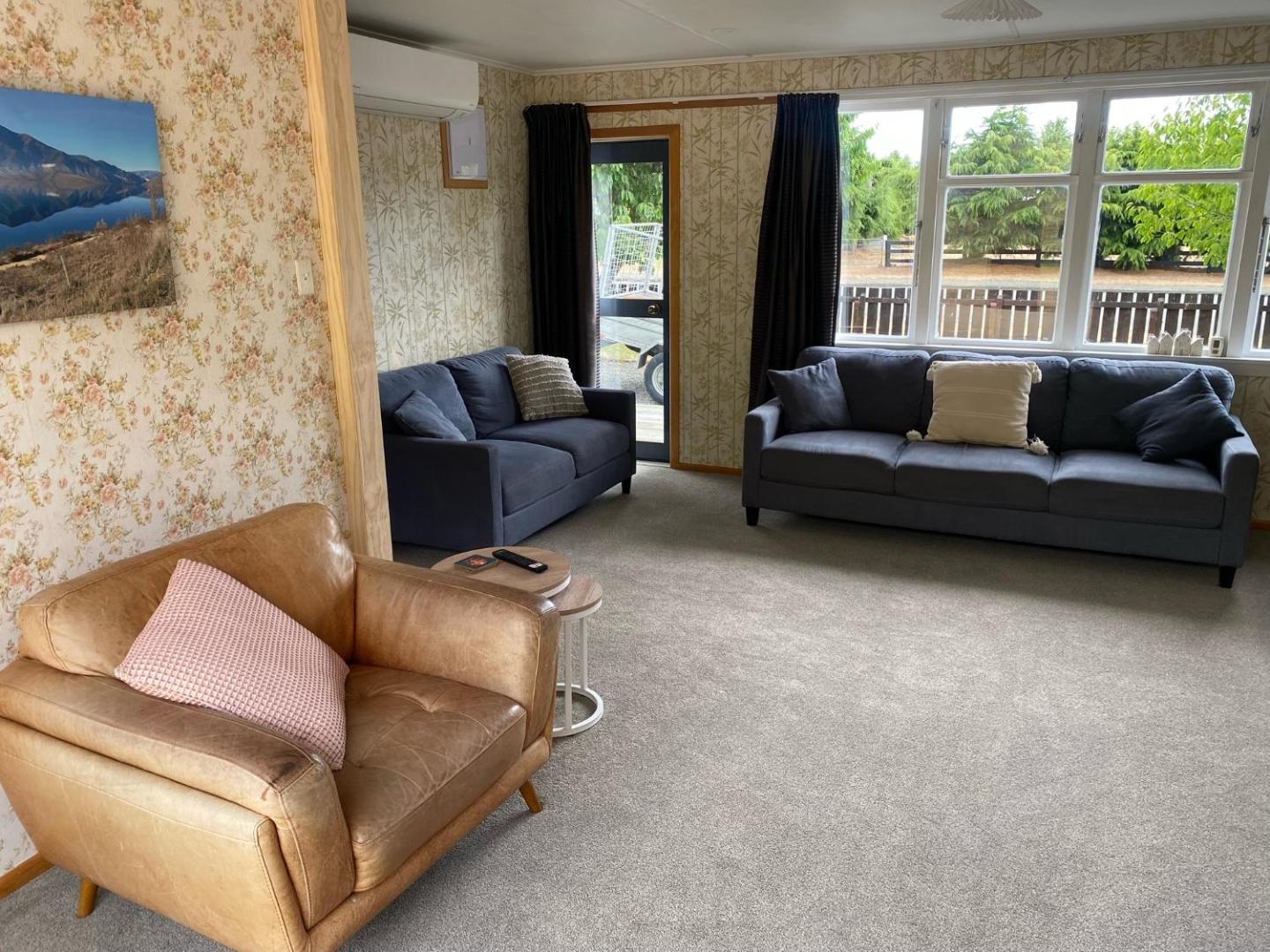 Cosy 1960's Kiwi Holiday House 4