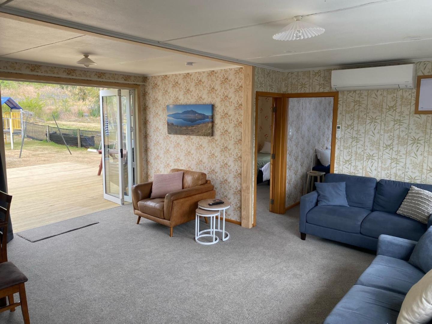 Cosy 1960's Kiwi Holiday House 3