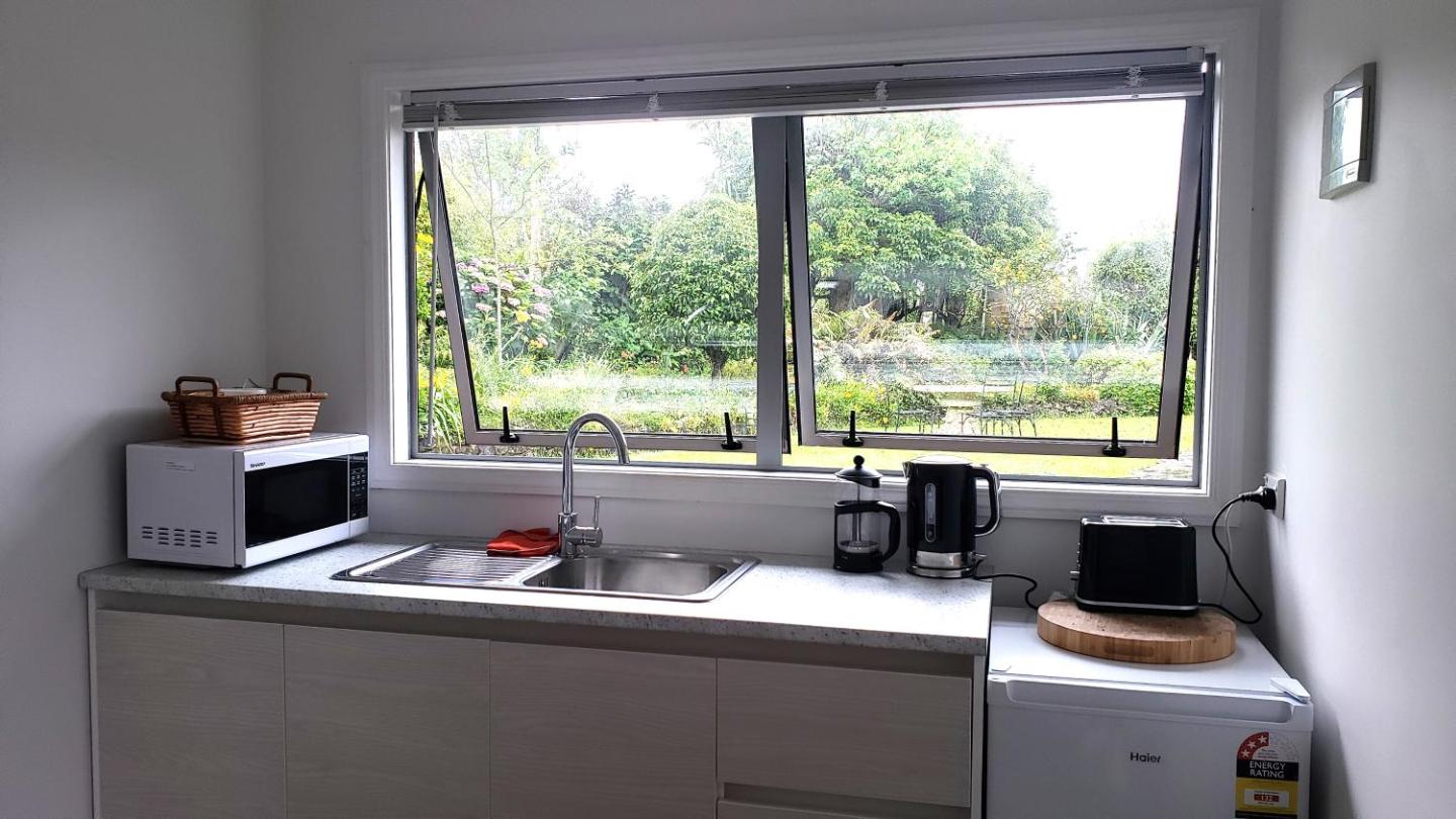 Coro Gold - Seaview Garden Suite Tairua 3