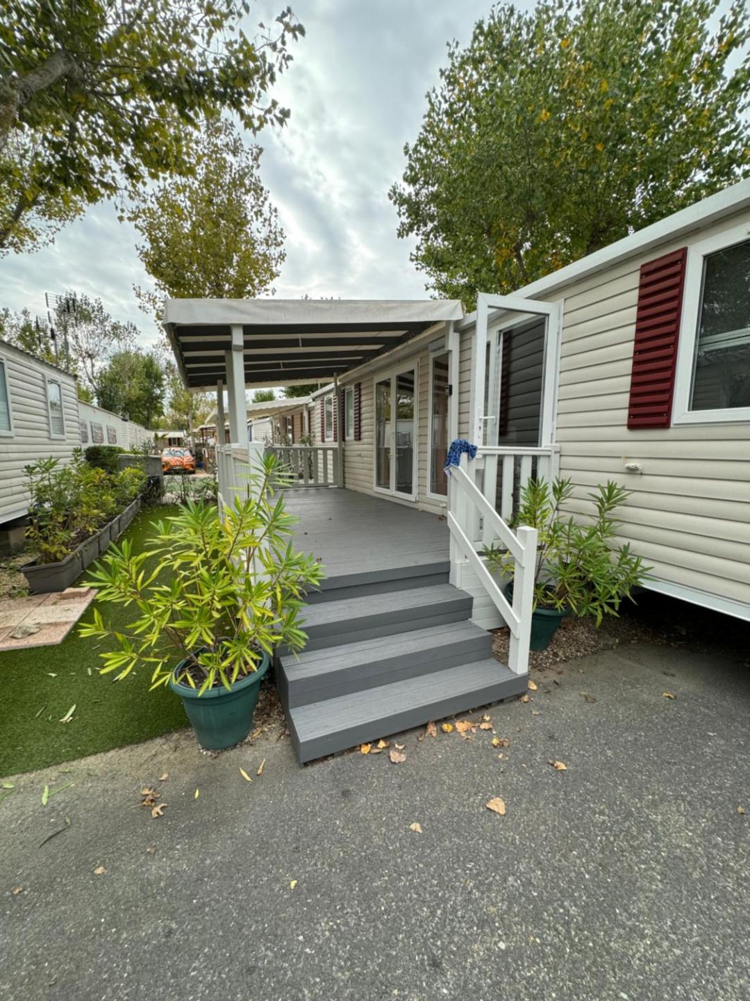Camping / Mobil Home 3 chambres, avec piscine