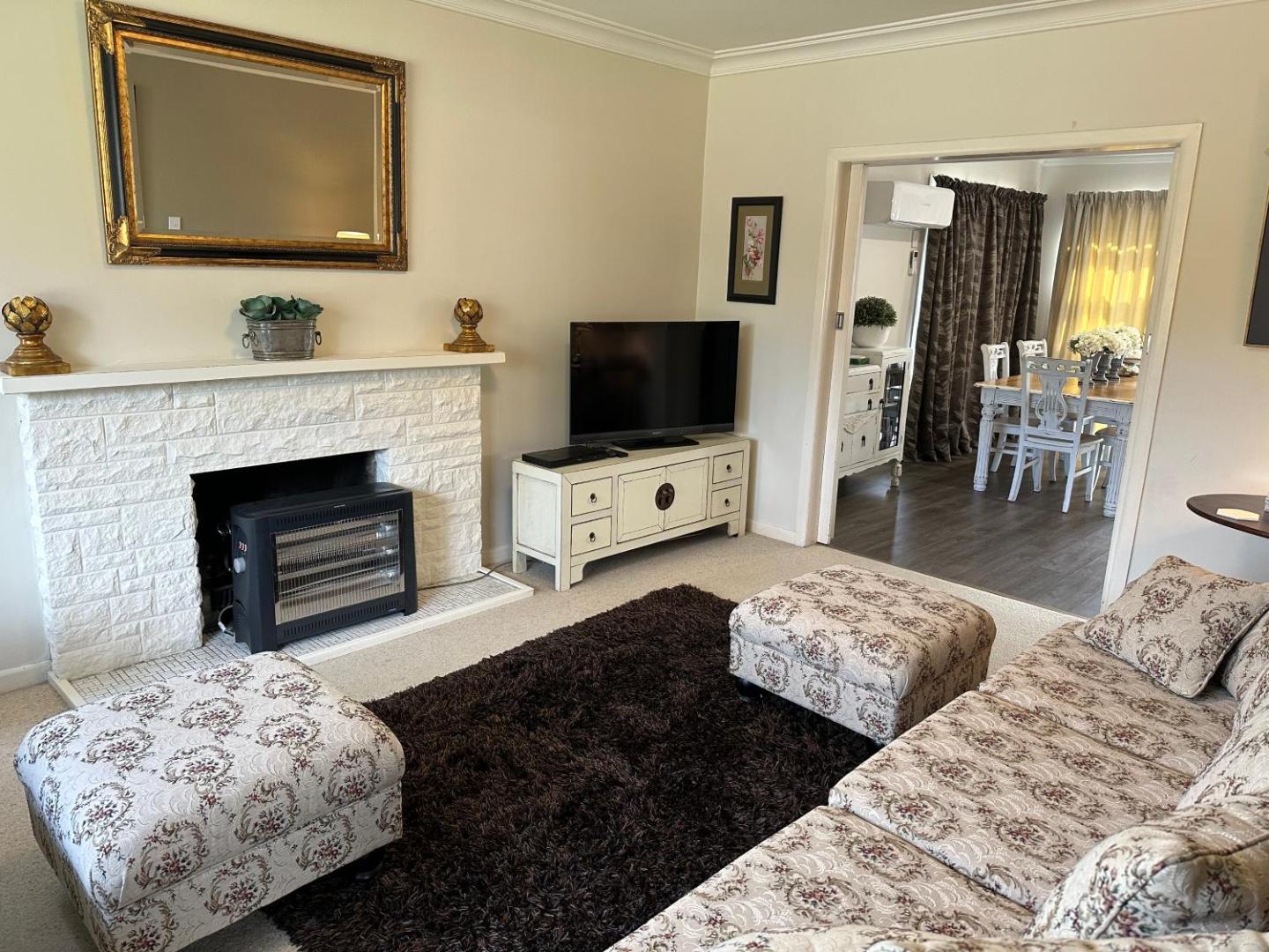 Cambridge Cottage - Self Catering Holiday House 2