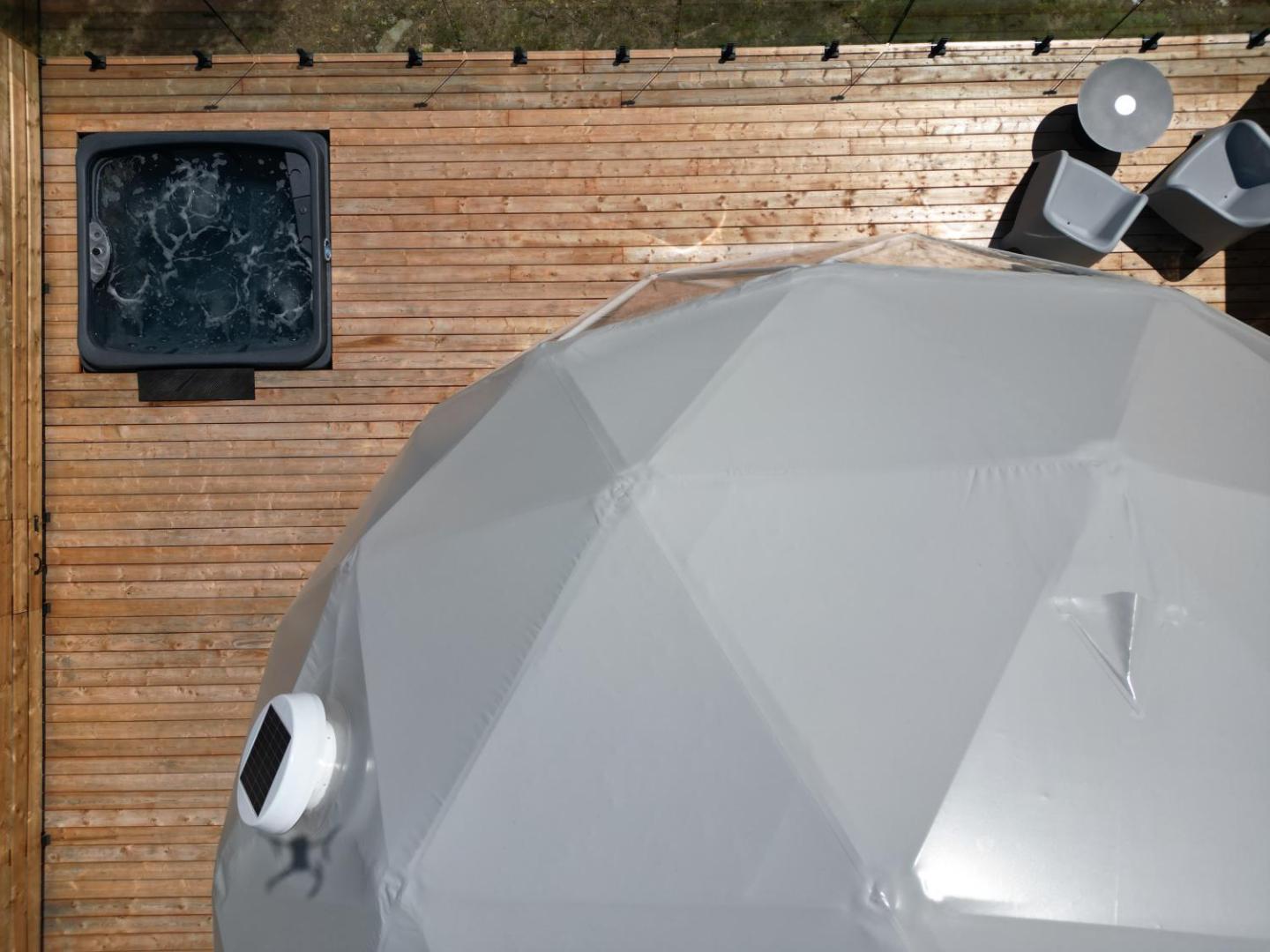 Hébergement insolite 4 voyageurs, avec jacuzzi