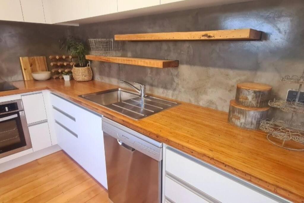 Apartment 5 - Haddin Court - Modern Loft Style 4